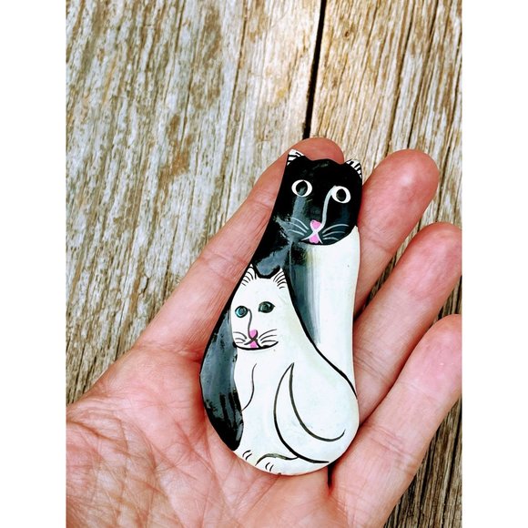 Vintage Folk Art Lacquer wood Cat Brooch - Picture 7 of 7